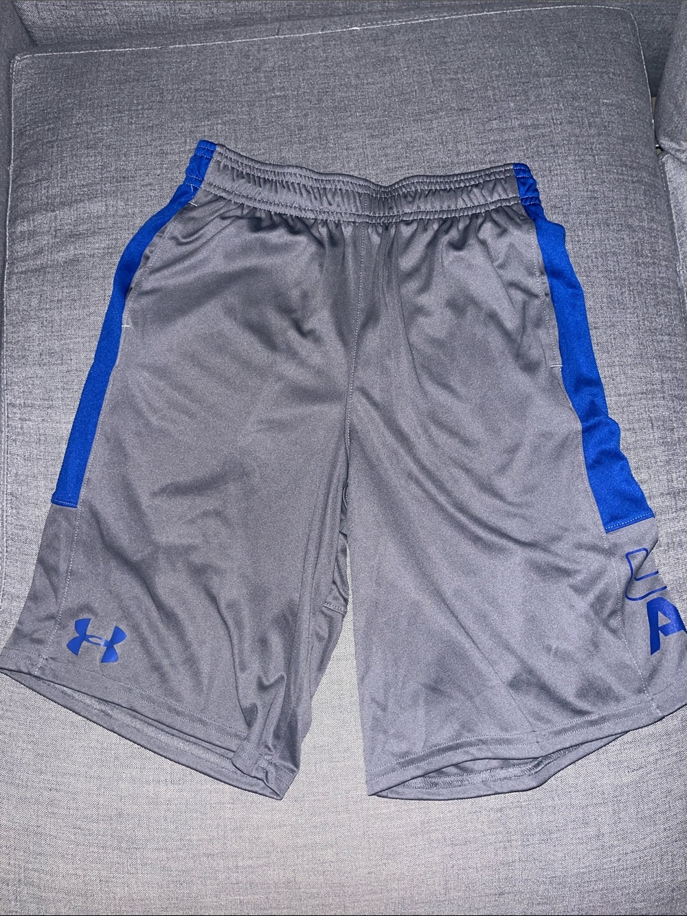 Boys Under Armour Blue/Gray shorts with pockets size JMD